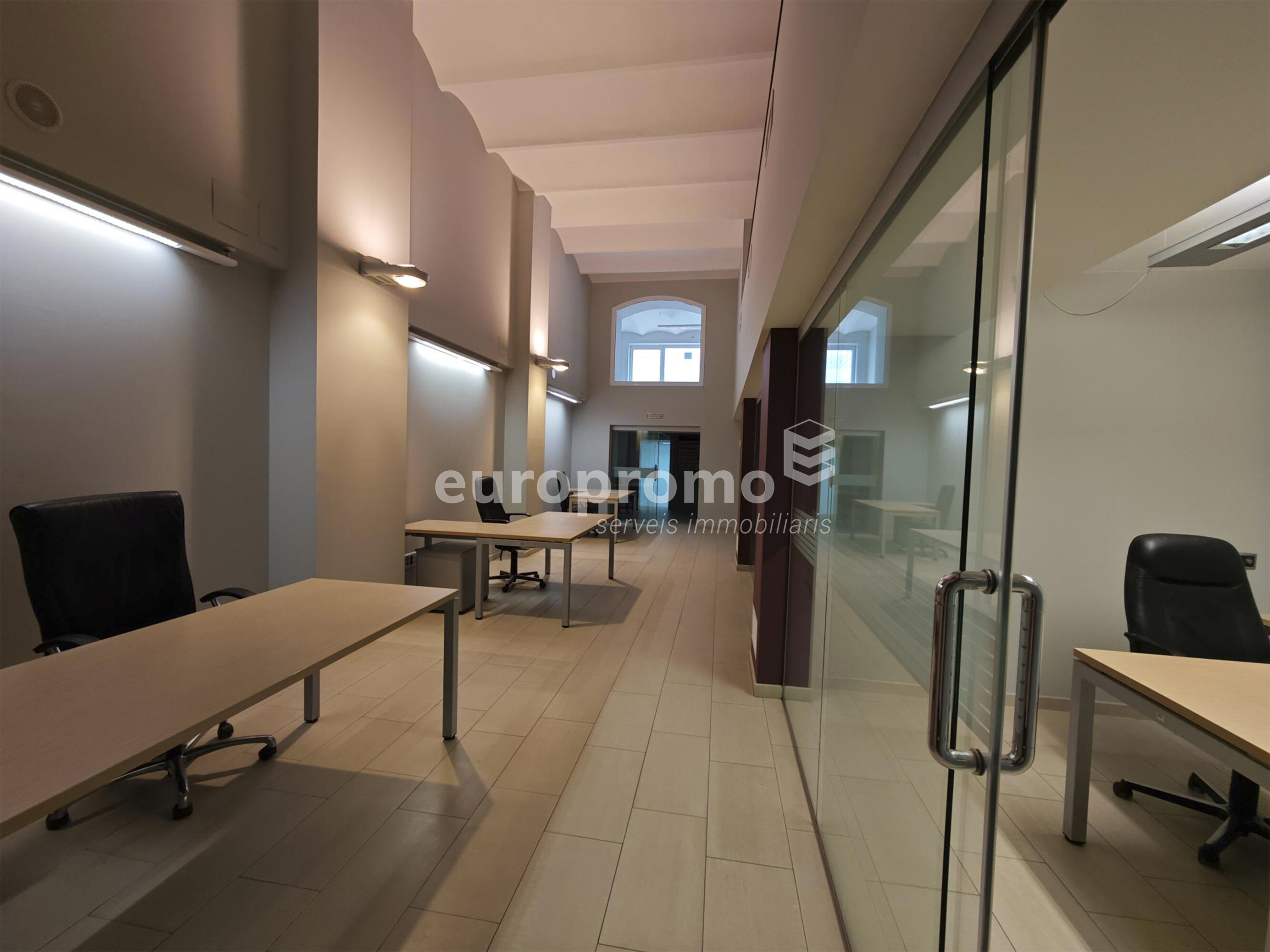 Local de 400m2 situat al centre de Girona!